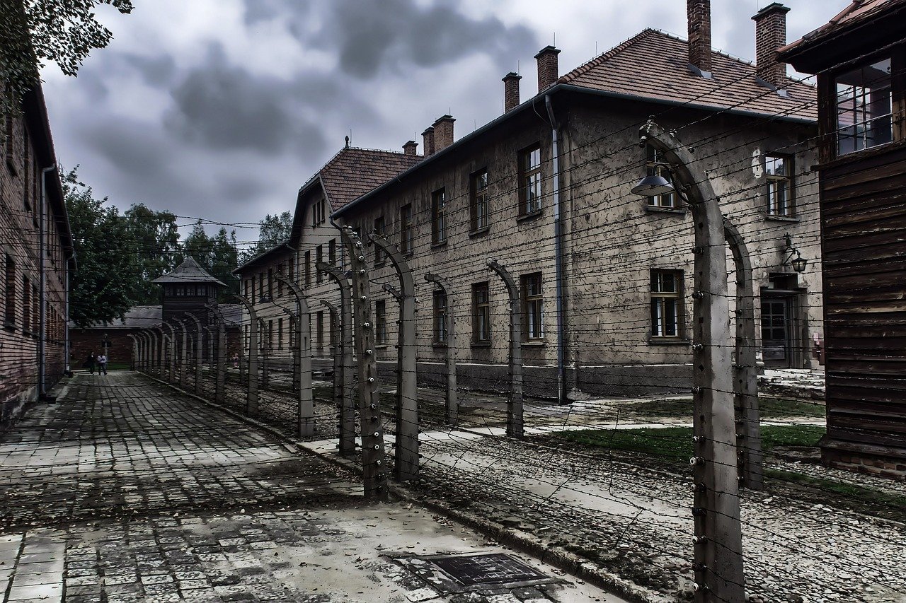 Doppel-Zaun in Auschwitz.