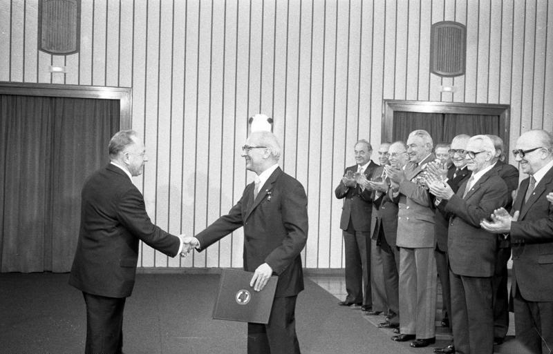 Bundesarchiv Bild 183 1982 1228 027 Erich Mielke 75. Geburtstag