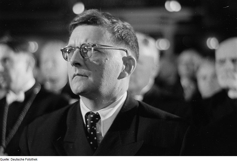 Fotothek df roe neg 0002792 002 Portrait Dmitri Dmitrijewitsch Schostakowitchs im Publikum der Bachfeier